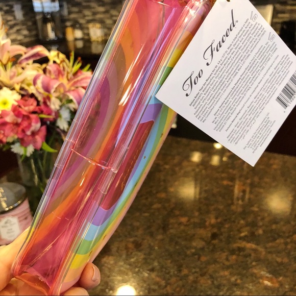 🌈🦄 Too Faced festival rainbow makeup bag - Picture 4 of 4